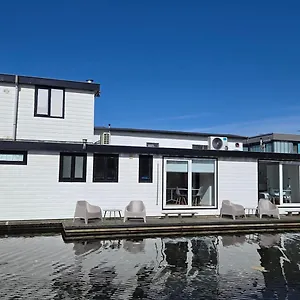 houseboat-the-new-lake-nieuwe-meer.amsterdamhotelsnl.com/